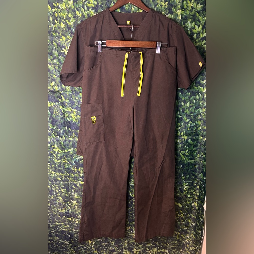 WonderWink Brown Scrub Set with Neon Yellow Accents